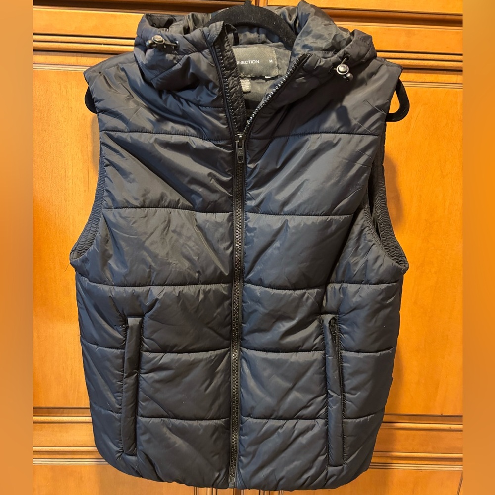 Men’s French Connection Hooded Puffer Vest in Black. Size: M